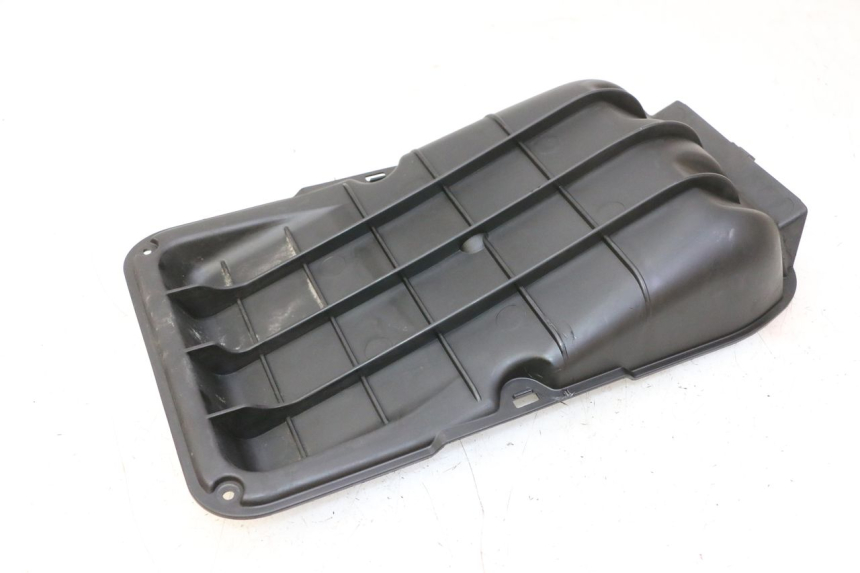 photo de TAPA FILTRO AIRE QUADRO 4 4D 350 (2015 - 2018) - Primer plano técnico