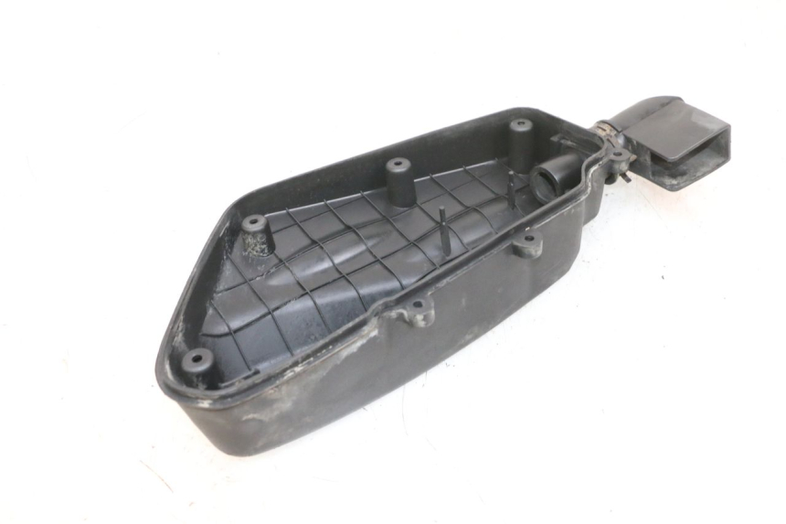 photo de TAPA FILTRO AIRE KYMCO AGILITY 16+ 4T 50 (2018 - 2023) - Zoom estado de uso