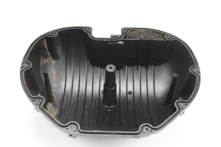 photo de TAPA FILTRO AIRE SUZUKI GSR 600 (2005 - 2012) - Detalles de los puntos de fijación