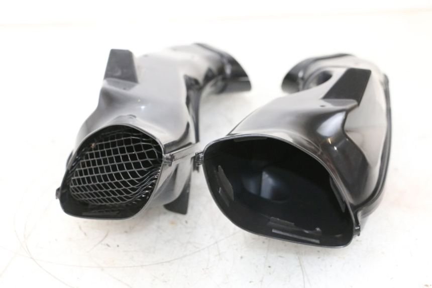 photo de TAPA FILTRO AIRE SUZUKI GSXR GSX-R 1000 (2003 - 2004) - Detalles de los puntos de fijación