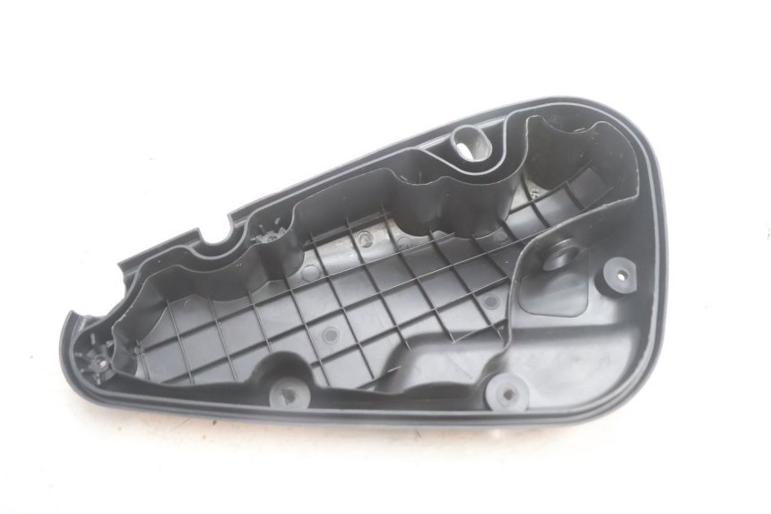 photo de TAPA FILTRO AIRE PIAGGIO LIBERTY 50 (1998 - 2003) - Detalles de los puntos de fijación