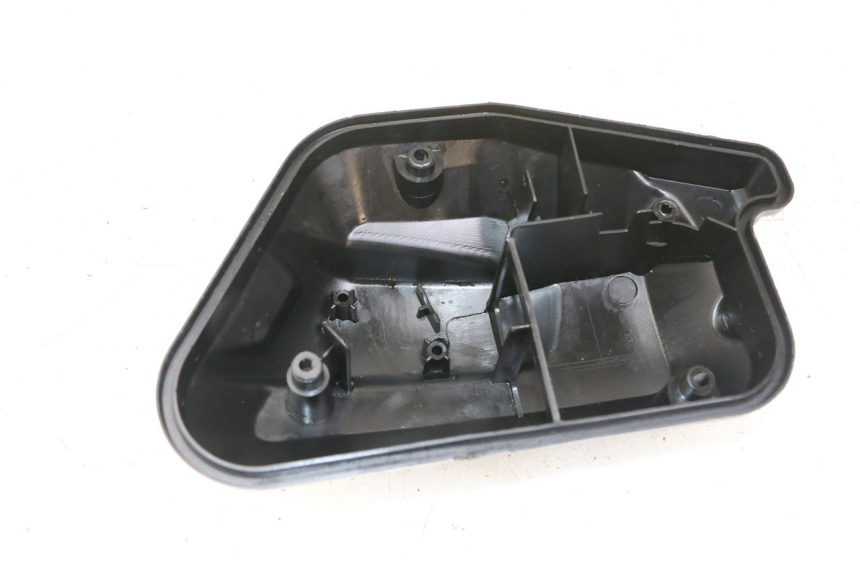 photo de TAPA FILTRO AIRE MBK BOOSTER SPIRIT NAKED 50 (2004 - 2017) - Detalle de la pieza