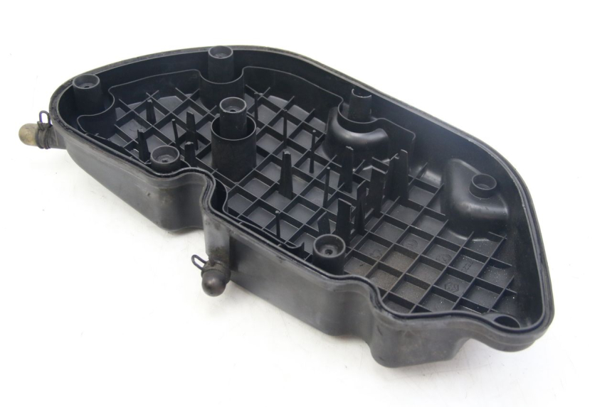 photo de TAPA DE FILTRO DE AIRE PIAGGIO MP3 125 (2006 - 2014) - Primer plano técnico