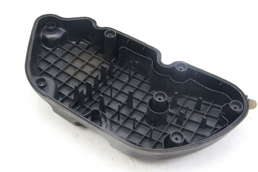 photo de TAPA DE FILTRO DE AIRE PIAGGIO MP3 125 (2006 - 2014) - Detalles de los puntos de fijación