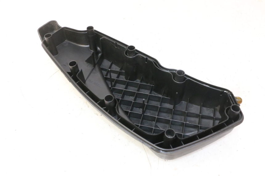 photo de TAPA FILTRO AIRE PEUGEOT SATELIS 125 (2013 - 2018) - Detalle de la pieza