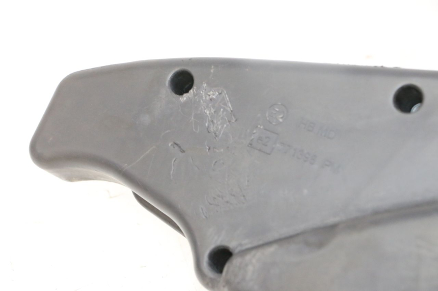 photo de TAPA FILTRO AIRE PEUGEOT SATELIS 125 (2013 - 2018) - Detalles de los puntos de fijación