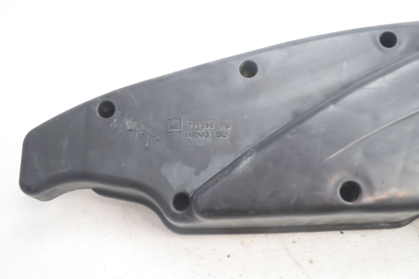 photo de TAPA FILTRO AIRE PEUGEOT SATELIS 125 (2013 - 2018) - Detalle de la pieza