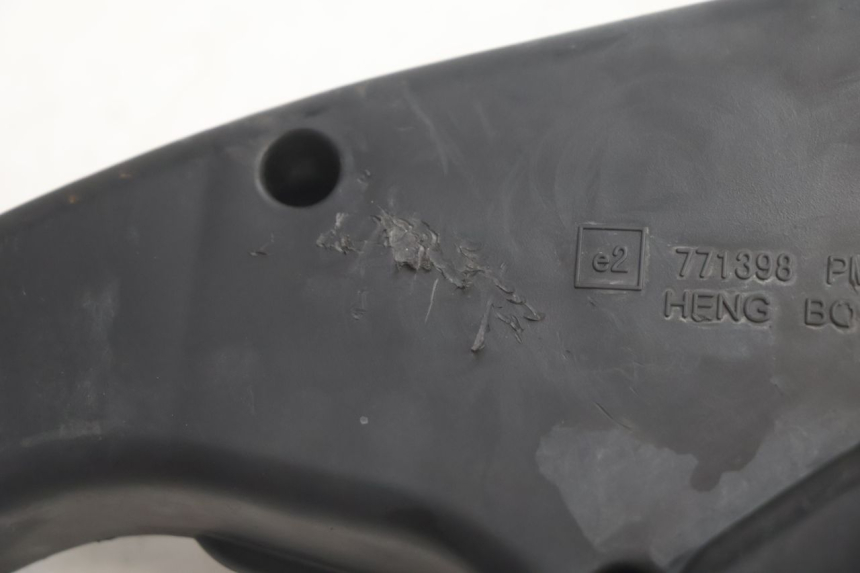 photo de TAPA FILTRO AIRE PEUGEOT SATELIS 125 (2013 - 2018) - Zoom estado de uso