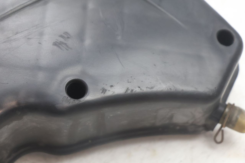 photo de TAPA FILTRO AIRE PEUGEOT SATELIS 125 (2013 - 2018) - Primer plano técnico