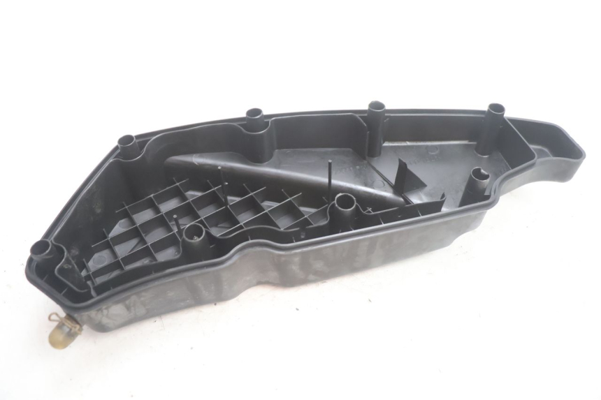 photo de TAPA FILTRO AIRE PEUGEOT SATELIS 125 (2013 - 2018) - Detalles de los puntos de fijación