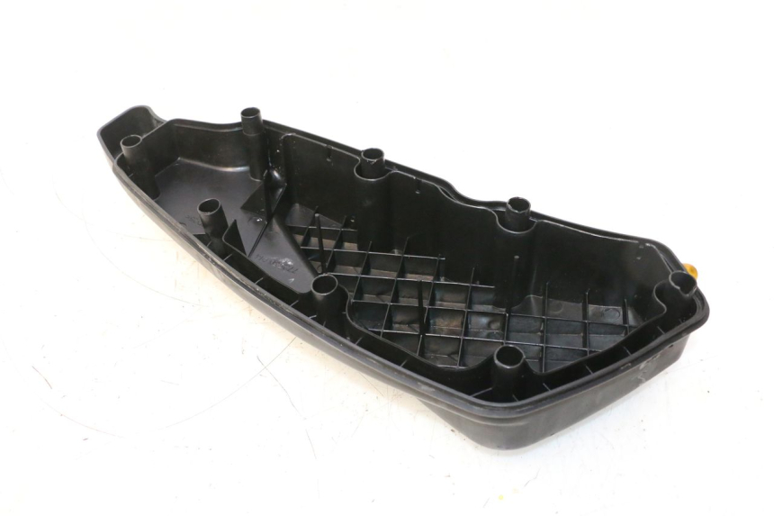 photo de TAPA FILTRO AIRE PEUGEOT SATELIS 125 (2006 - 2009) - Primer plano técnico