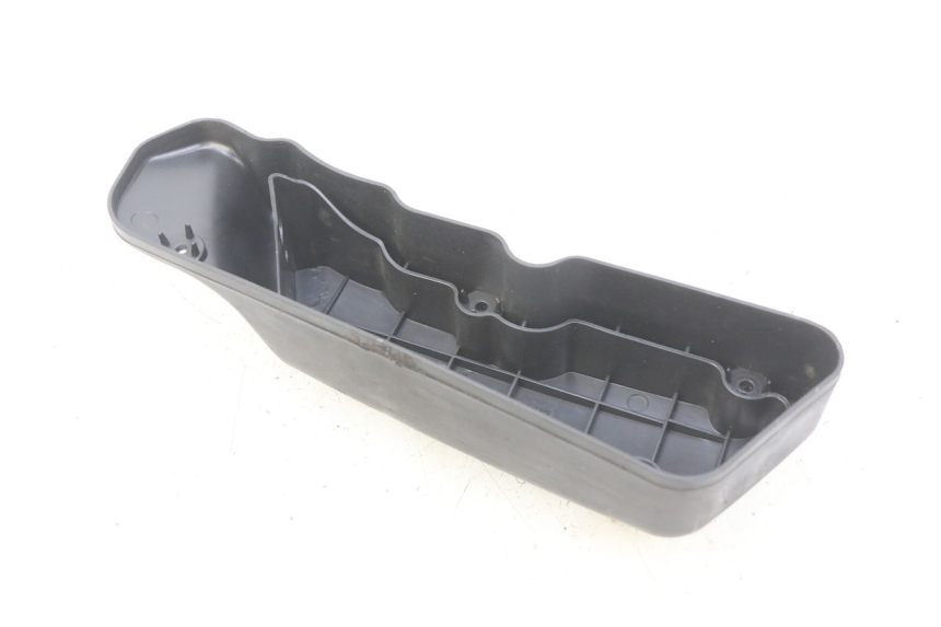 photo de TAPA DE FILTRO DE AIRE PIAGGIO VESPA PRIMAVERA 2T 50 (2013 - 2018) - Detalle de la pieza