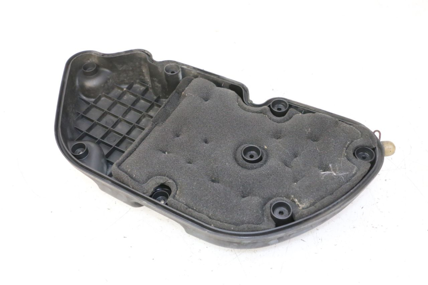 photo de TAPA FILTRO AIRE PIAGGIO X9 EVOLUTION 125 (2003 - 2007) - Zoom estado de uso