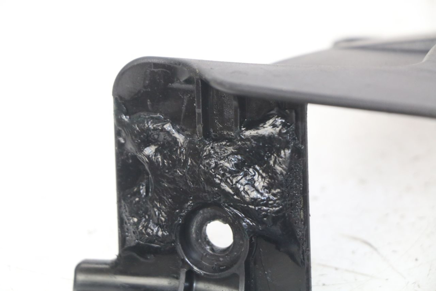 photo de CUBIERTA LATERAL DEL CHASIS HONDA CB R 1000 (2018 - 2023) - Detalle de la pieza