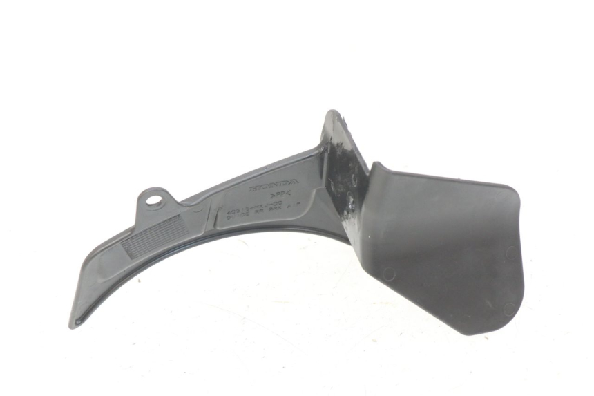 photo de CUBIERTA LATERAL DEL CHASIS HONDA CB R 1000 (2018 - 2023) - Primer plano técnico