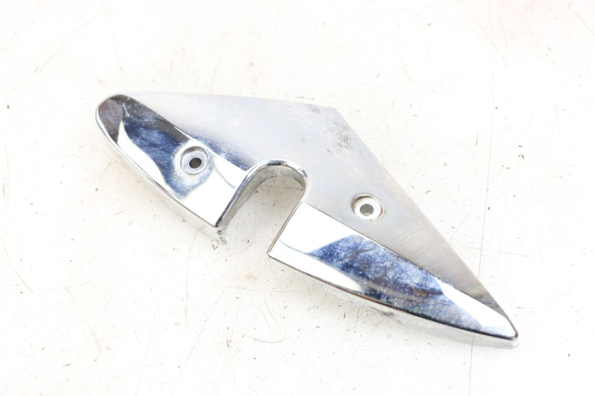 photo de Cubierta lateral del chasis derecho HYOSUNG GV AQUILA 125 (2000 - 2009) - Primer plano técnico