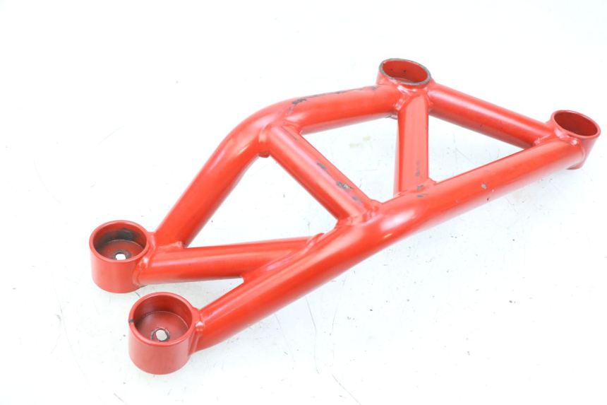 photo de TAPA BASTIDOR DERECHA MAG POWER BOMBERS 4T 50 (2016 - 2026) - Detalles de los puntos de fijación