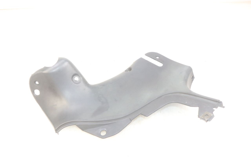 photo de TAPA CHASIS LATERAL DERECHO BMW C1 125 (2000 - 2003) - Primer plano técnico