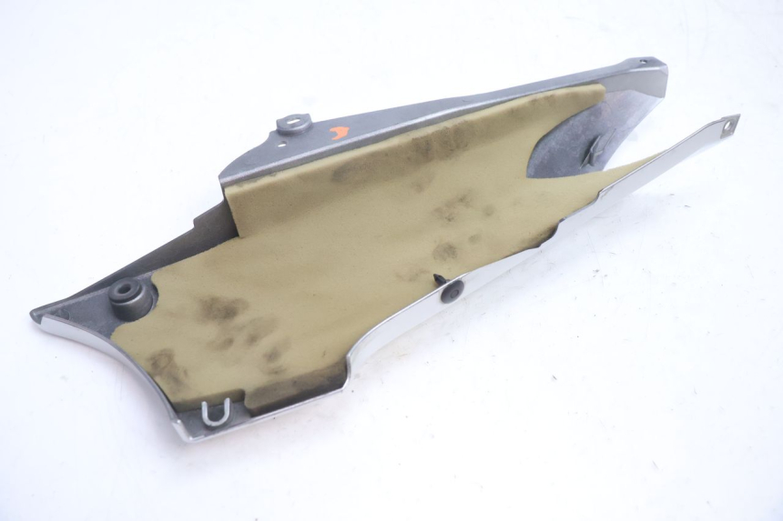 photo de TAPA BASTIDOR DERECHA YAMAHA FJR 1300 (2001 - 2005) - Otra perspectiva