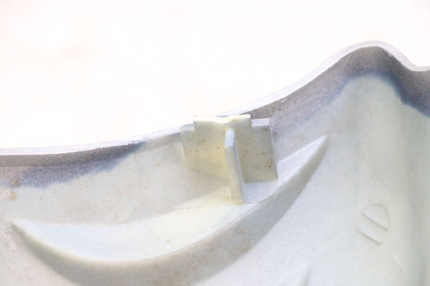 photo de Cubierta lateral del chasis derecho HYOSUNG GF 125 (2001 - 2005) - Otra perspectiva