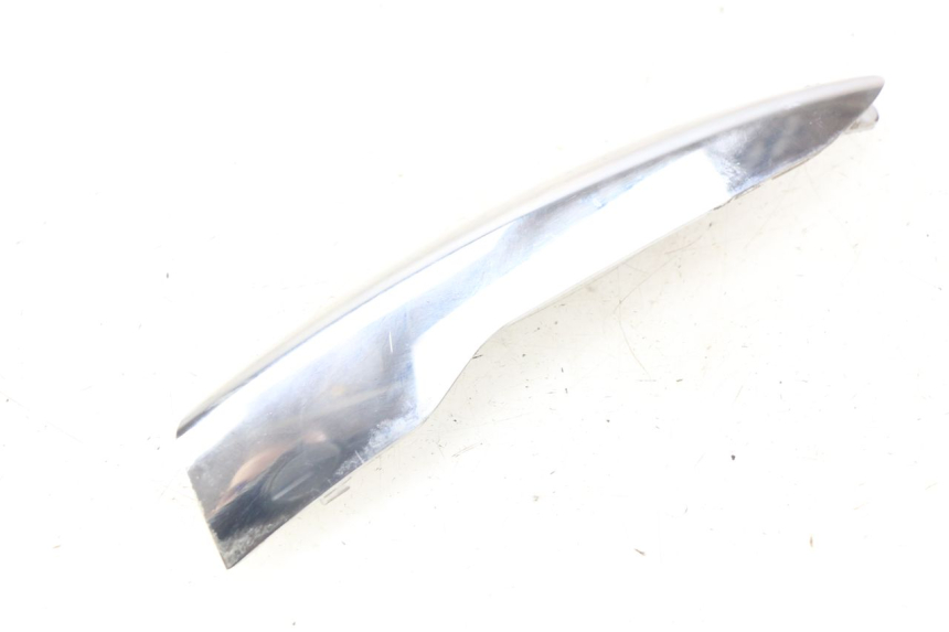 photo de TAPA CHASIS LATERAL DERECHO PIAGGIO LIBERTY IGET S 125 (2016 - 2020) - Primer plano técnico