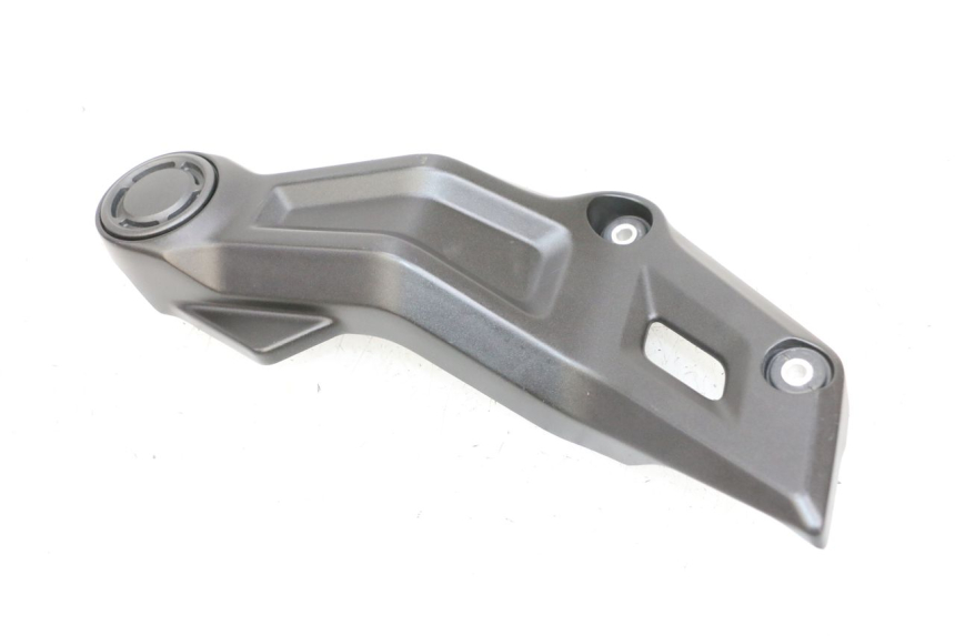 photo de TAPA BASTIDOR DERECHA YAMAHA MT-07 MT07 ABS 700 (2018 - 2020) - Primer plano técnico