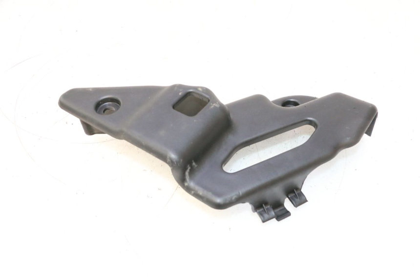 photo de TAPA BASTIDOR DERECHA KYMCO MXU R 250 (2004 - 2010) - Primer plano técnico