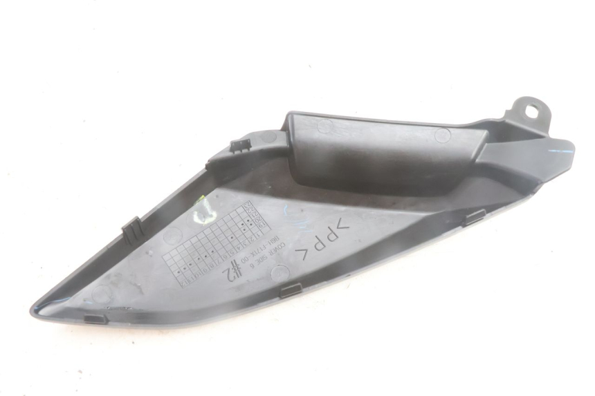photo de TAPA BASTIDOR DERECHA YAMAHA N-MAX NMAX 125 (2021 - 2024) - Otra perspectiva