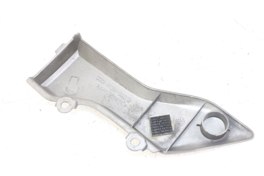 photo de TAPA BASTIDOR DERECHA HONDA NTV DEAUVILLE ABS 700 (2007 - 2016) - Detalle de la pieza