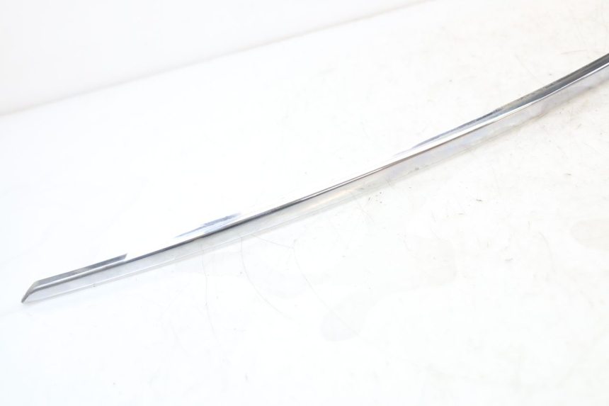 photo de TAPA BASTIDOR DERECHA PEUGEOT DJANGO 125 (2014 - 2017) - Detalle de la pieza