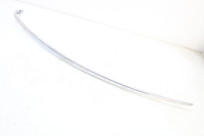 photo de TAPA BASTIDOR DERECHA PEUGEOT DJANGO 125 (2014 - 2017) - Otra perspectiva