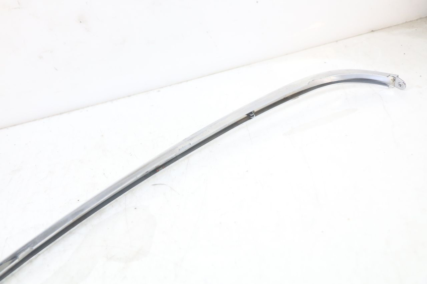 photo de TAPA BASTIDOR DERECHA PEUGEOT DJANGO 125 (2014 - 2017) - Detalles de los puntos de fijación