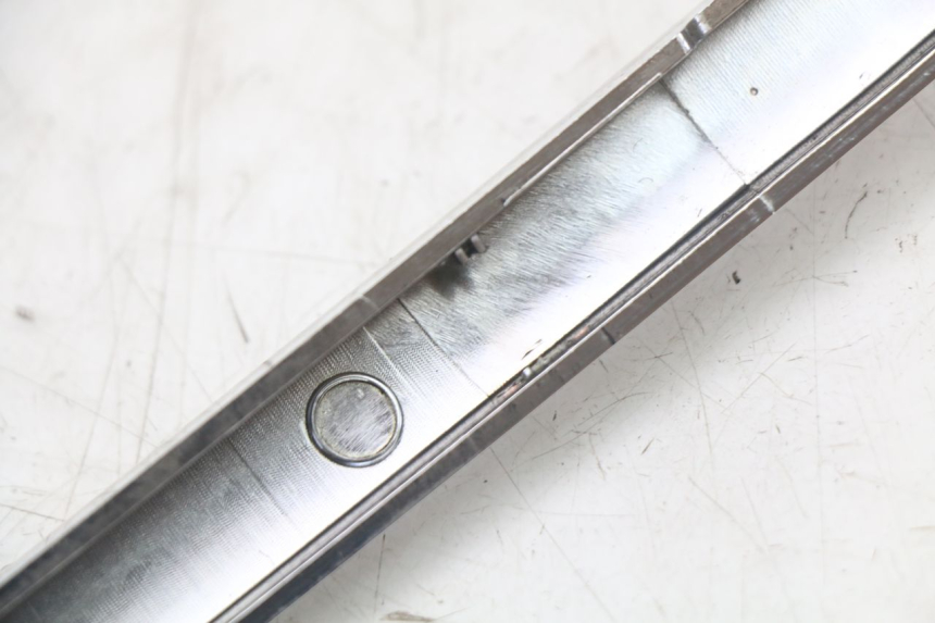 photo de TAPA BASTIDOR DERECHA PEUGEOT DJANGO 125 (2014 - 2017) - Estado de la superficie y material