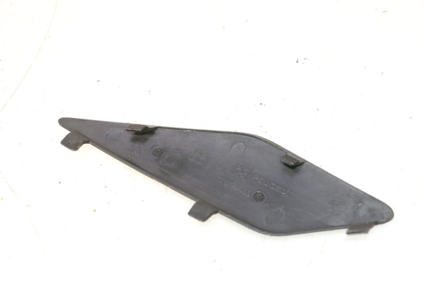 photo de TAPA BASTIDOR DERECHA PEUGEOT SATELIS 125 (2013 - 2018) - Detalle de la pieza