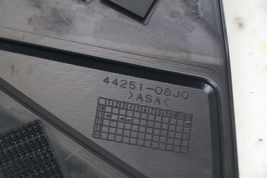 photo de TAPA BASTIDOR DERECHA SUZUKI GSR 750 (2011 - 2017) - Marcados y referencias originales