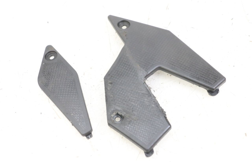 photo de TAPA CHASIS LATERAL DERECHO KAWASAKI VERSYS ABS 650 (2015 - 2018) - Detalle de la pieza