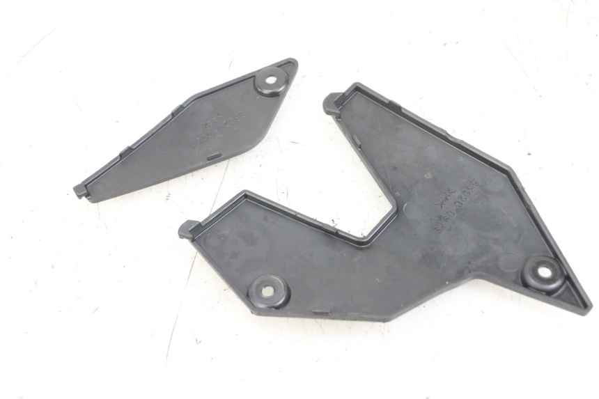 photo de TAPA CHASIS LATERAL DERECHO KAWASAKI VERSYS ABS 650 (2015 - 2018) - Zoom estado de uso