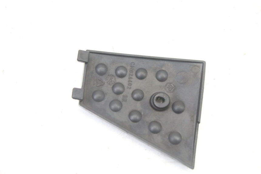 photo de TAPA BASTIDOR DERECHA PIAGGIO XEVO - X EVO 125 (2007 - 2017) - Otra perspectiva