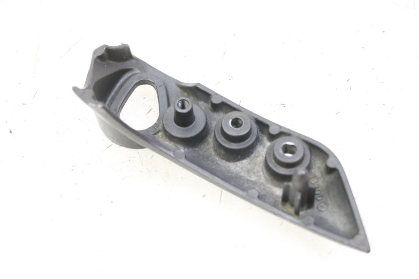 photo de TAPA BASTIDOR DERECHA YAMAHA FZ6 FAZER S2 600 (2007 - 2011) - Zoom estado de uso