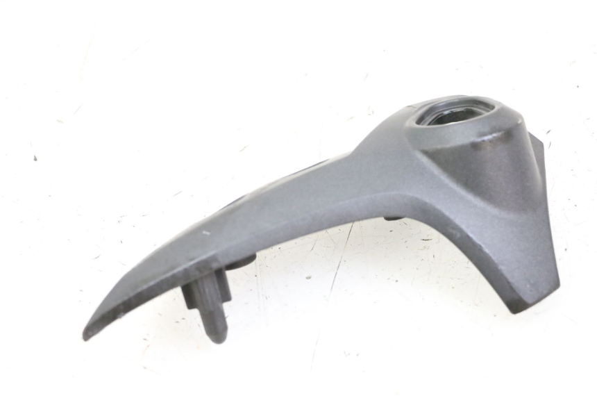 photo de TAPA BASTIDOR DERECHA YAMAHA FZ6 FAZER S2 600 (2007 - 2011) - Primer plano técnico