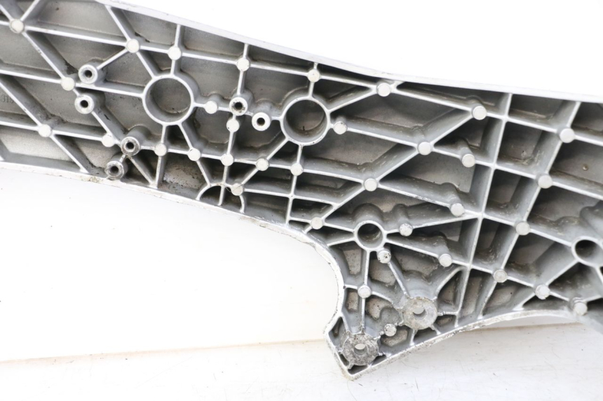 photo de TAPA BASTIDOR IZQUIERDA APRILIA RS 50 (1999 - 2005) - Detalles de los puntos de fijación