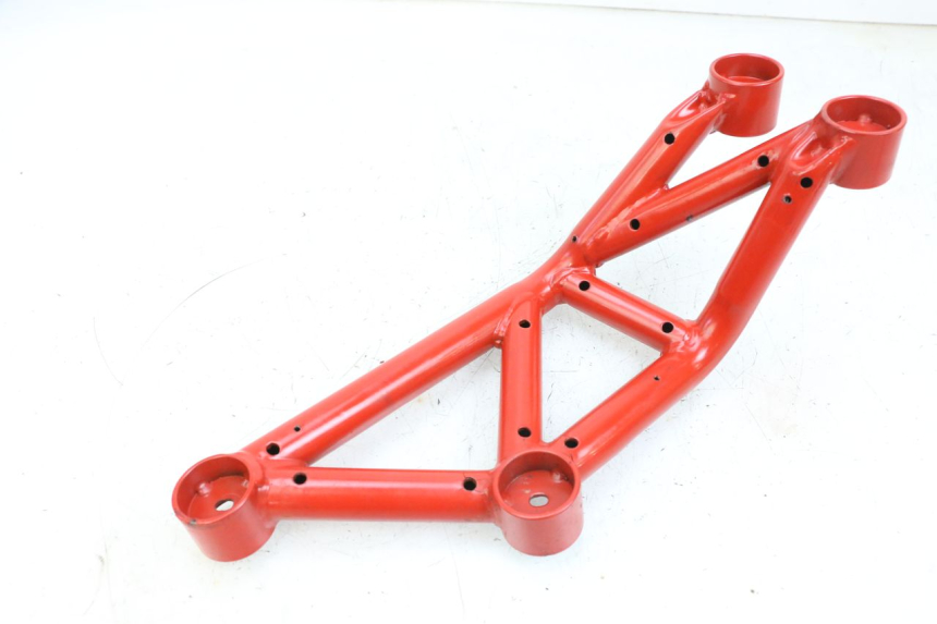 photo de TAPA BASTIDOR IZQUIERDA MAG POWER BOMBERS 4T 50 (2016 - 2026) - Detalles de los puntos de fijación