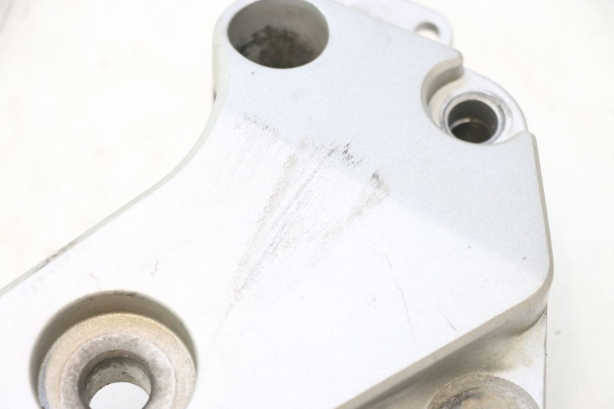 photo de TAPA BASTIDOR IZQUIERDA HONDA CB F HORNET 600 (2005 - 2006) - Detalles de los puntos de fijación