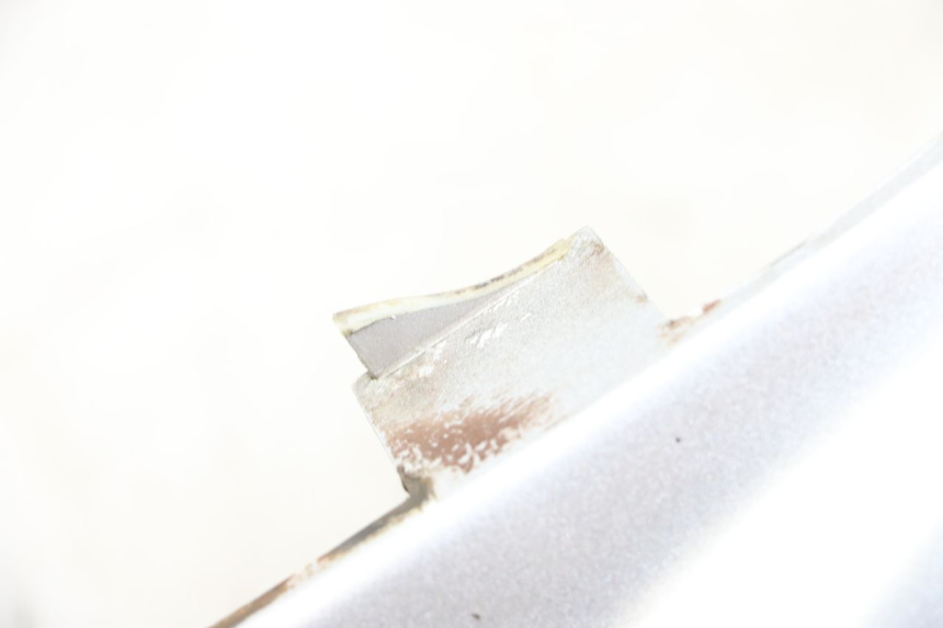 photo de TAPA BASTIDOR IZQUIERDA HYOSUNG GF 125 (2001 - 2005) - Detalle de la pieza