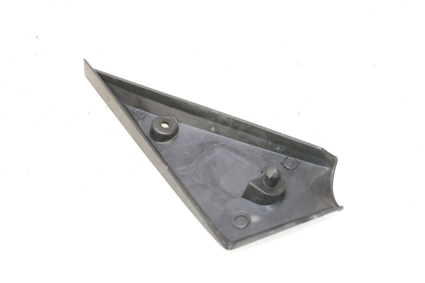 photo de TAPA BASTIDOR IZQUIERDA SUZUKI GSF N BANDIT 1200 (2001 - 2005) - Primer plano técnico