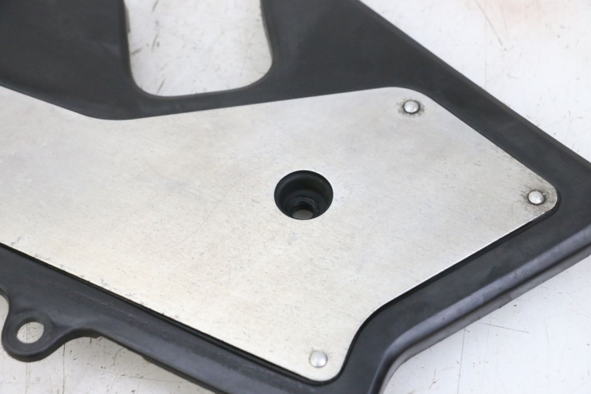 photo de TAPA BASTIDOR IZQUIERDA HONDA CBR F 1000 (1993 - 1996) - Primer plano técnico