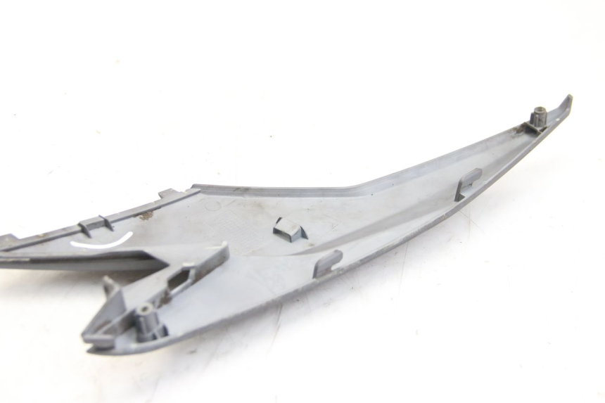 photo de TAPA CHASIS LATERAL IZQUIERDO SYM JET 14 4T 50 (2018 - 2022) - Detalle de la pieza