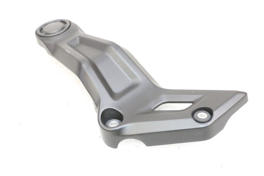 photo de TAPA BASTIDOR IZQUIERDA YAMAHA MT-07 MT07 ABS 700 (2018 - 2020) - Primer plano técnico