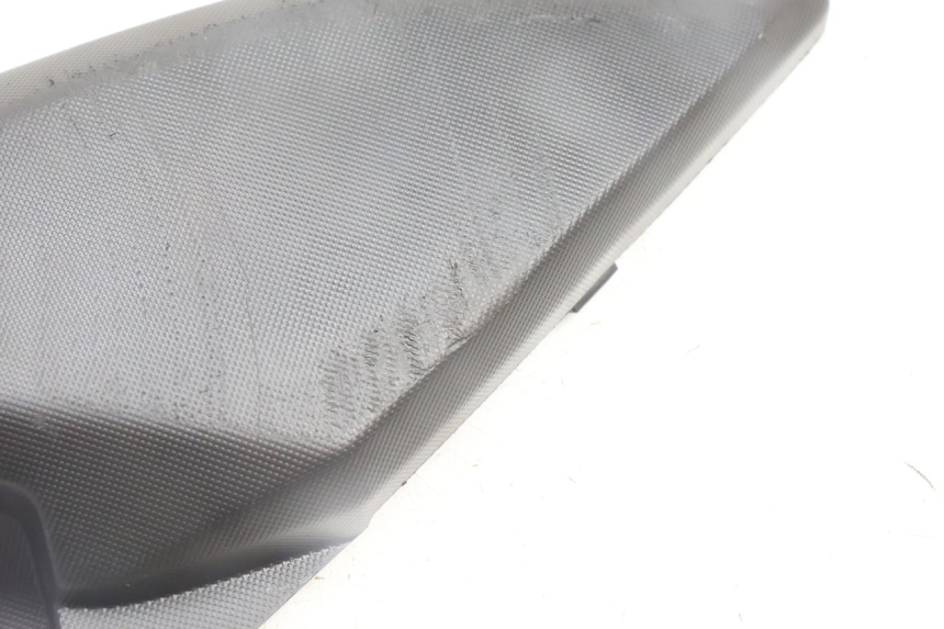 photo de TAPA BASTIDOR IZQUIERDA YAMAHA N-MAX NMAX 125 (2021 - 2024) - Zoom estado de uso