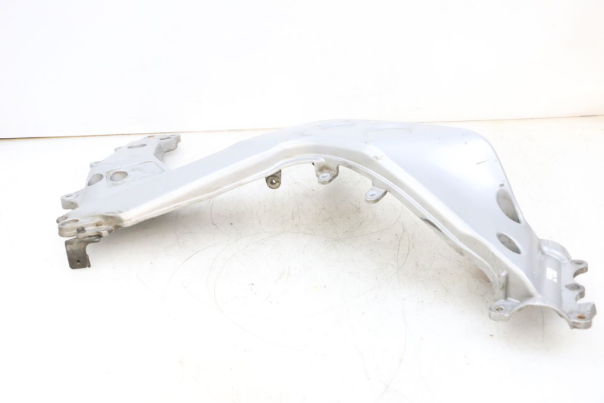 photo de TAPA CHASIS LATERAL IZQUIERDO HONDA NSR R 125 (1994 - 2003) - Detalles de los puntos de fijación